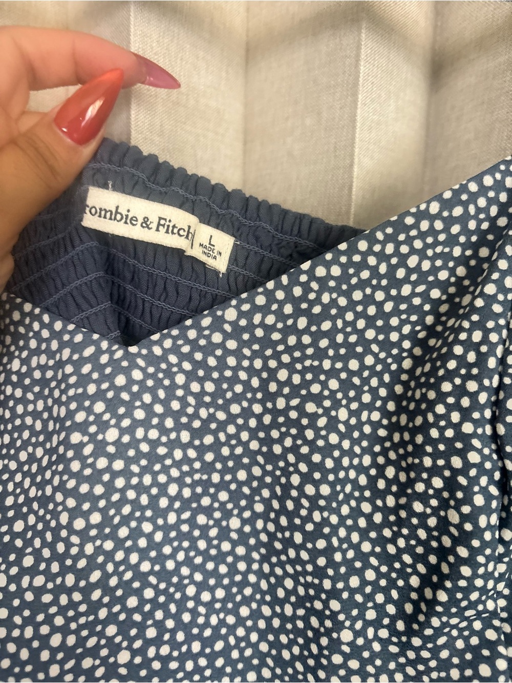 Abercrombie & Fitch blue/white smocked puff sleeve blouse - Picture 3 of 3